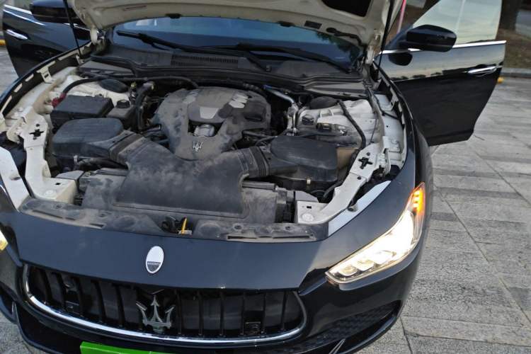 Used Maserati Ghibli 2017 3.0T Standard Edition Engine Bay Left