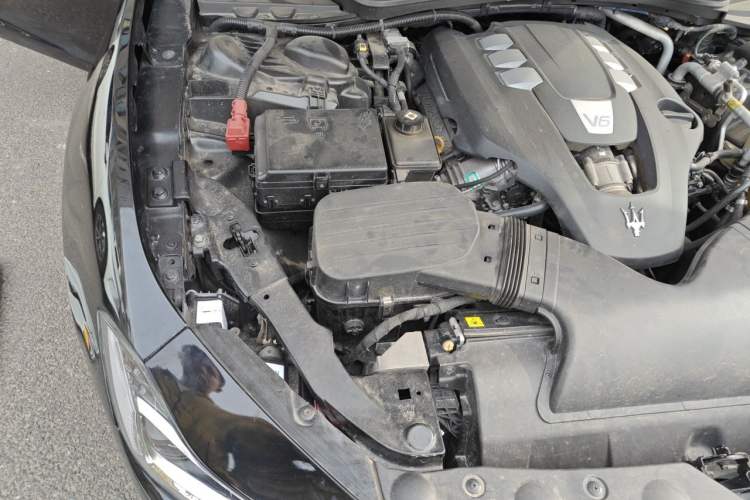 Used Maserati Ghibli 2017 3.0T Standard Edition Engine Bay Right