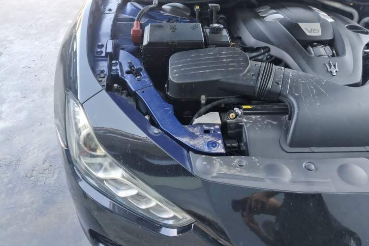 Used Maserati Ghibli 2017 3.0T Standard Edition Engine Bay Right