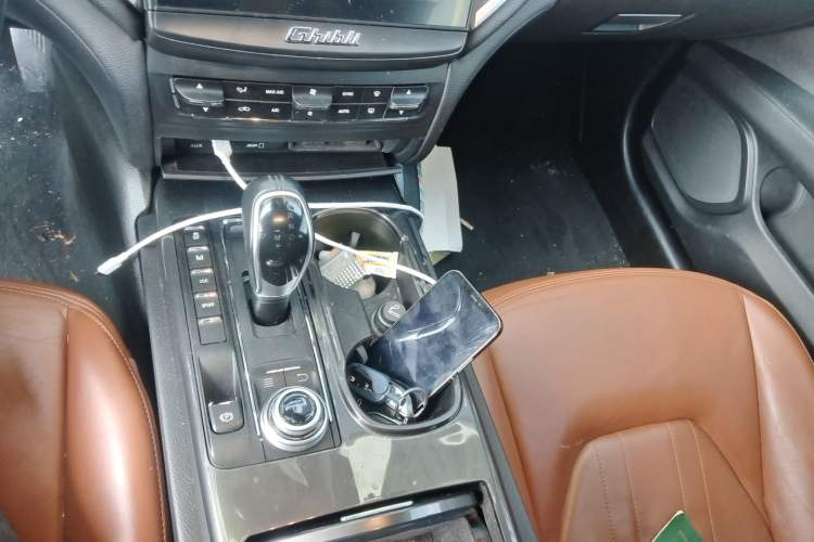 Used Maserati Ghibli 2017 3.0T Standard Edition Gear Lever