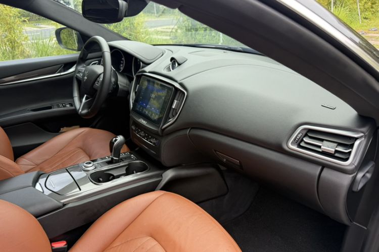 Used Maserati Ghibli 2017 3.0T Standard Edition Interior 5