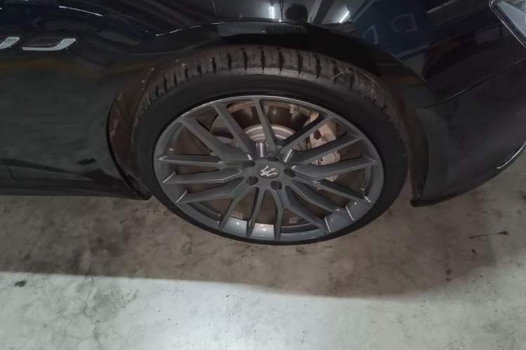 Used Maserati Ghibli 2017 3.0T Standard Edition Right Front Wheel Hub