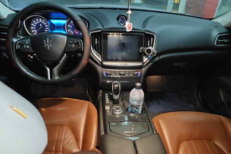 Used Maserati Ghibli 2017 3.0T Standard Edition Center Console