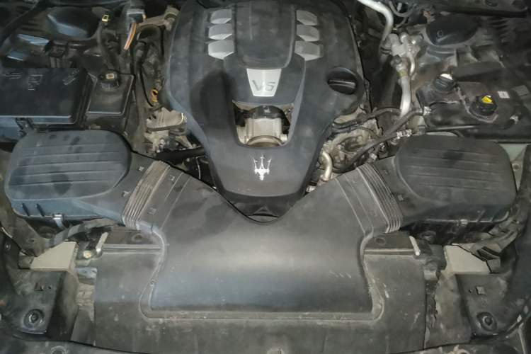 Used Maserati Ghibli 2017 3.0T Standard Edition Engine Bay