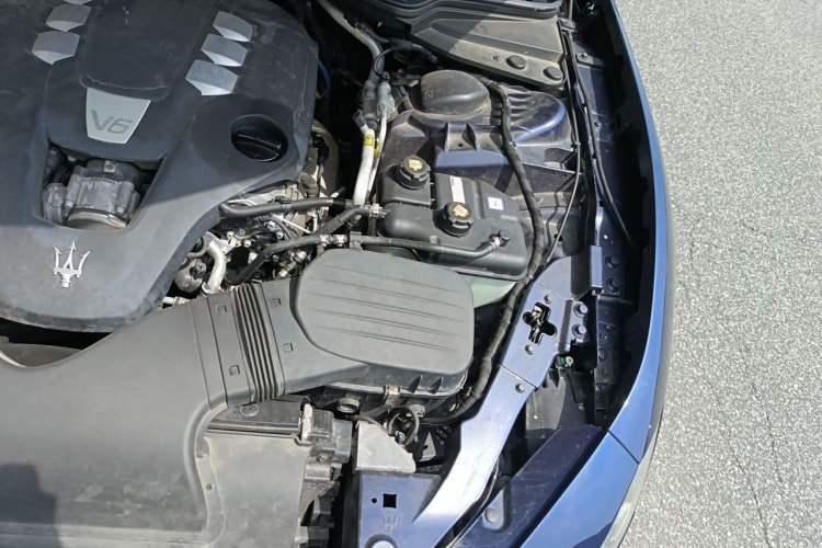 Used Maserati Ghibli 2017 3.0T Standard Edition Engine Bay Left
