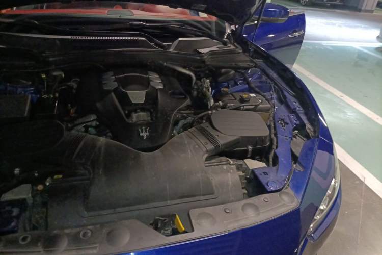 Used Maserati Ghibli 2017 3.0T Standard Edition Engine Bay Left