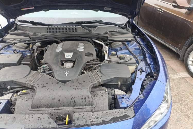 Used Maserati Ghibli 2017 3.0T Standard Edition Engine Bay Left