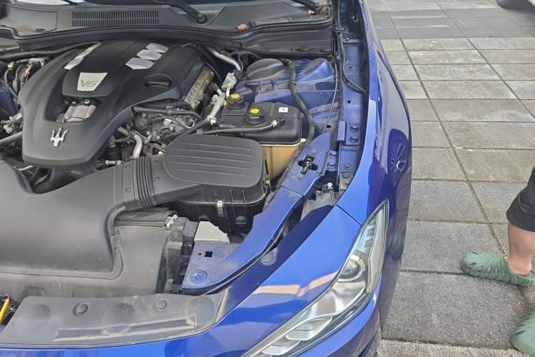 Used Maserati Ghibli 2017 3.0T Standard Edition Engine Bay Left