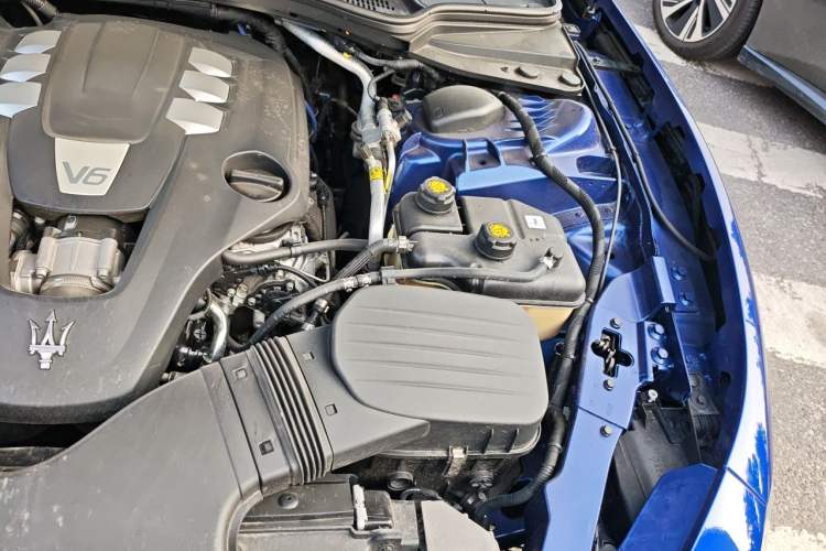 Used Maserati Ghibli 2017 3.0T Standard Edition Engine Bay Left
