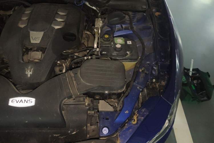 Used Maserati Ghibli 2017 3.0T Standard Edition Engine Bay Left