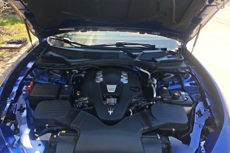 Used Maserati Ghibli 2017 3.0T Standard Edition Engine Bay