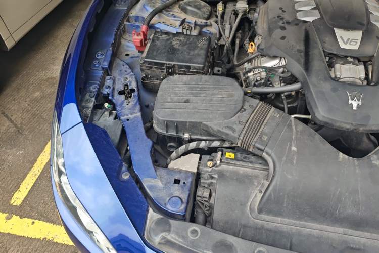 Used Maserati Ghibli 2017 3.0T Standard Edition Engine Bay Right