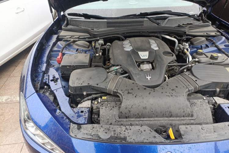 Used Maserati Ghibli 2017 3.0T Standard Edition Engine Bay Right