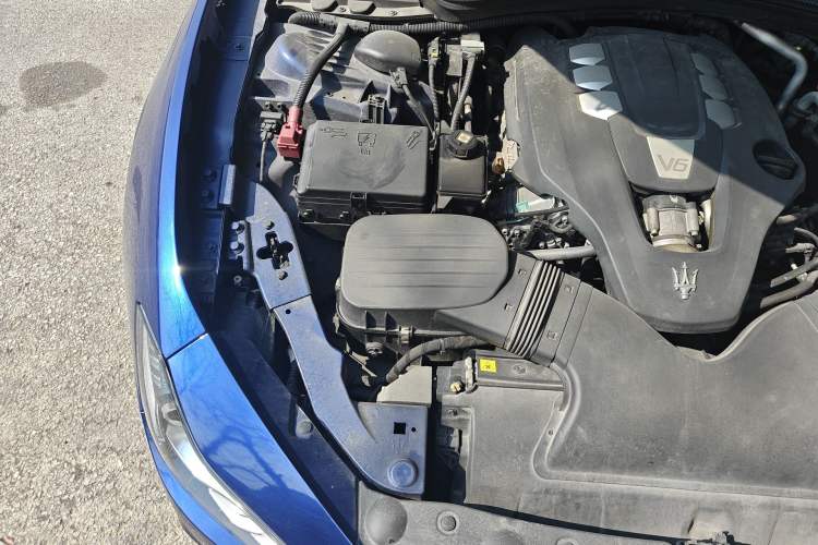 Used Maserati Ghibli 2017 3.0T Standard Edition Engine Bay Right