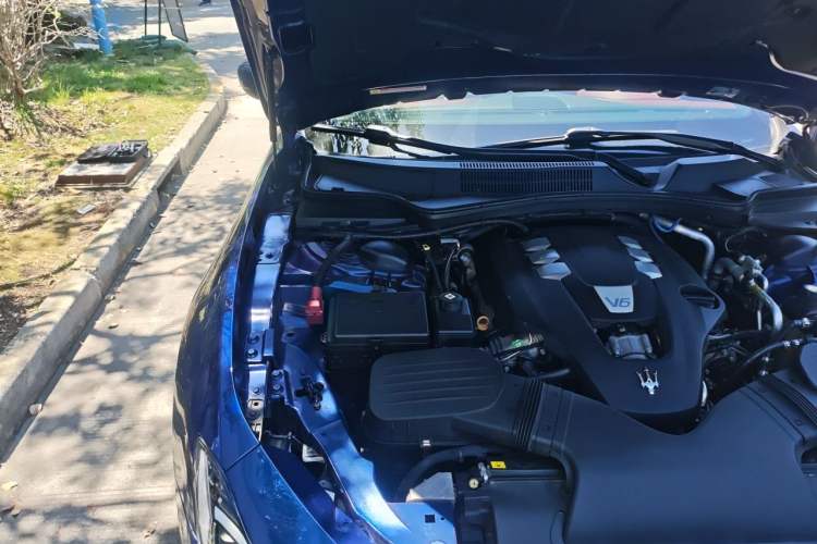 Used Maserati Ghibli 2017 3.0T Standard Edition Engine Bay Right