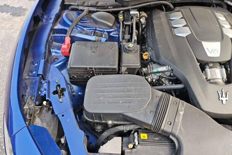 Used Maserati Ghibli 2017 3.0T Standard Edition Engine Bay Right