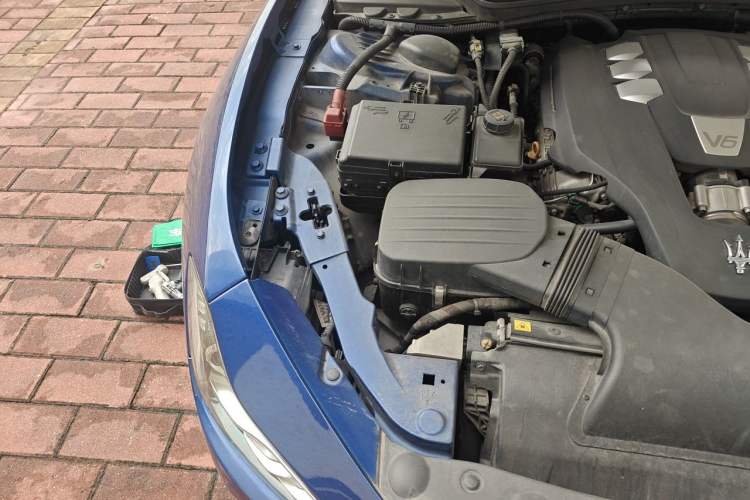Used Maserati Ghibli 2017 3.0T Standard Edition Engine Bay Right