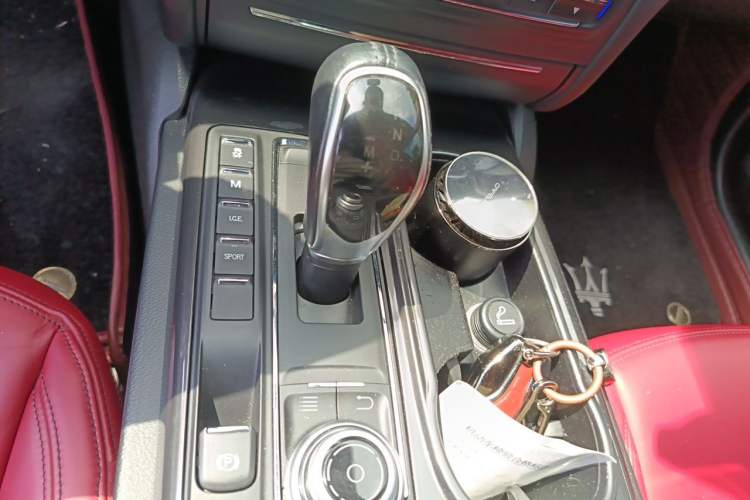 Used Maserati Ghibli 2017 3.0T Standard Edition Gear Lever