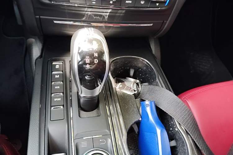 Used Maserati Ghibli 2017 3.0T Standard Edition Gear Lever