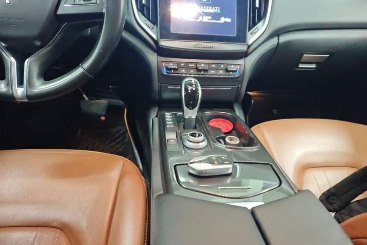 Used Maserati Ghibli 2017 3.0T Standard Edition Gear Lever