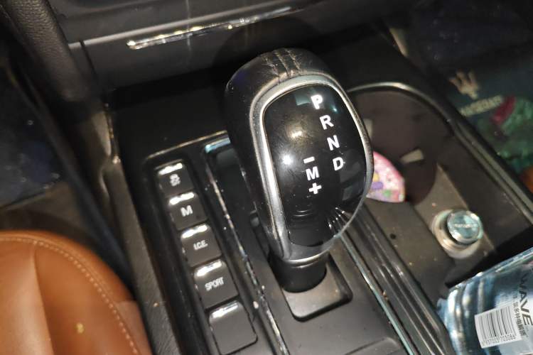 Used Maserati Ghibli 2017 3.0T Standard Edition Gear Lever