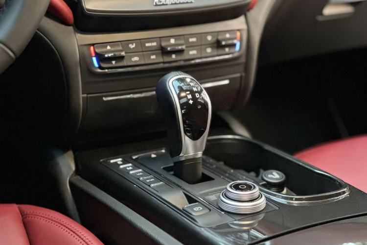 Used Maserati Ghibli 2017 3.0T Standard Edition Gear Lever