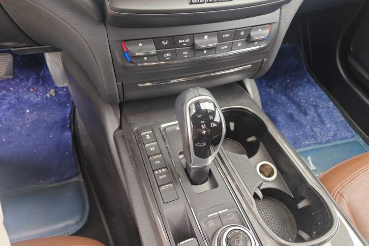 Used Maserati Ghibli 2017 3.0T Standard Edition Gear Lever