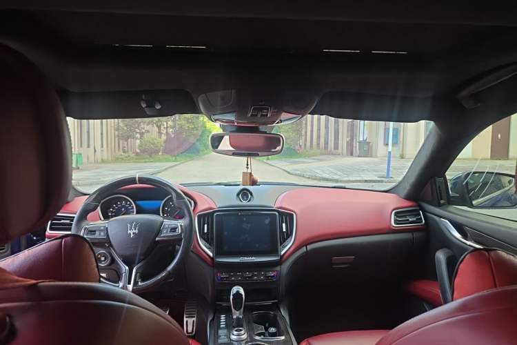 Used Maserati Ghibli 2017 3.0T Standard Edition Headliner