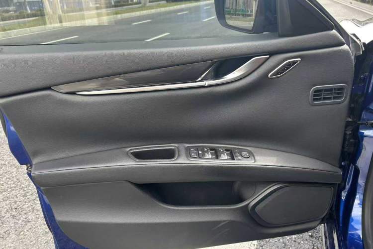 Used Maserati Ghibli 2017 3.0T Standard Edition Interior 10