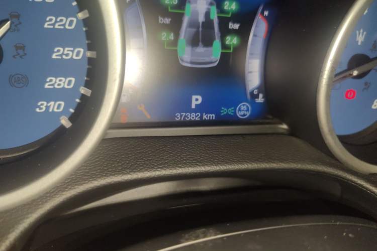 Used Maserati Ghibli 2017 3.0T Standard Edition Odometer Close Up
