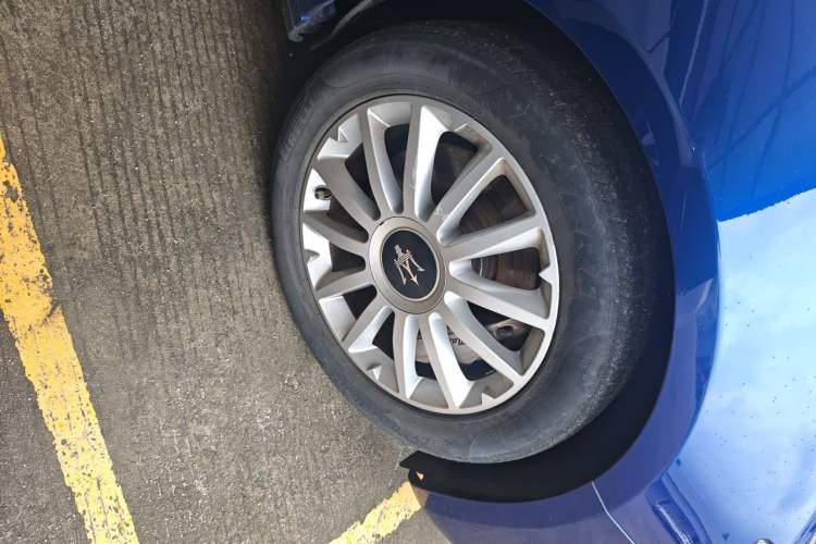 Used Maserati Ghibli 2017 3.0T Standard Edition Right Front Wheel Hub