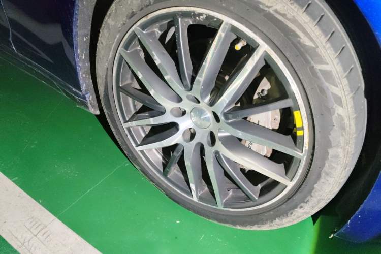 Used Maserati Ghibli 2017 3.0T Standard Edition Right Front Wheel Hub