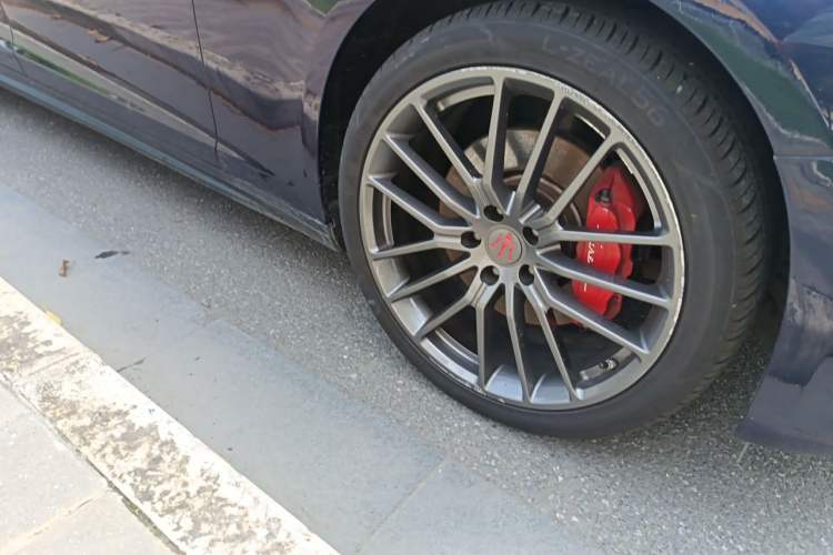 Used Maserati Ghibli 2017 3.0T Standard Edition Right Front Wheel Hub