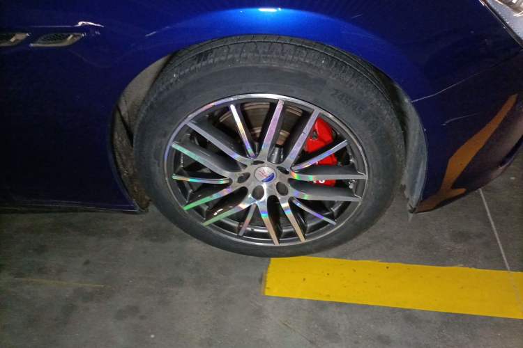 Used Maserati Ghibli 2017 3.0T Standard Edition Right Front Wheel Hub