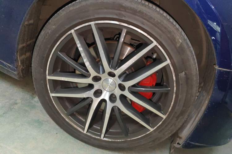 Used Maserati Ghibli 2017 3.0T Standard Edition Right Front Wheel Hub
