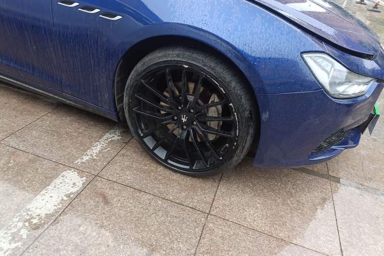 Used Maserati Ghibli 2017 3.0T Standard Edition Right Front Wheel Hub