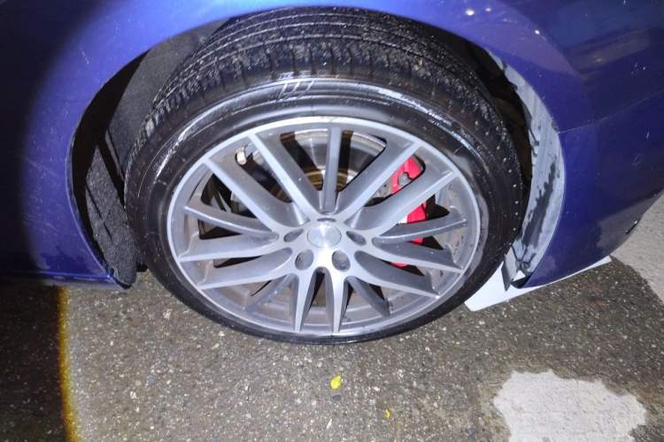 Used Maserati Ghibli 2017 3.0T Standard Edition Right Front Wheel Hub