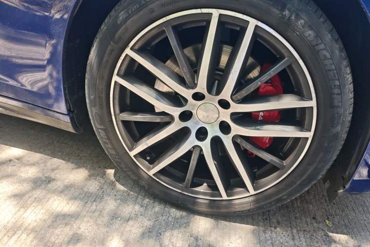 Used Maserati Ghibli 2017 3.0T Standard Edition Right Front Wheel Hub