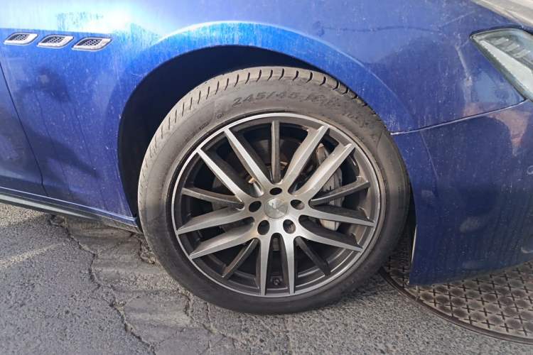 Used Maserati Ghibli 2017 3.0T Standard Edition Right Front Wheel Hub