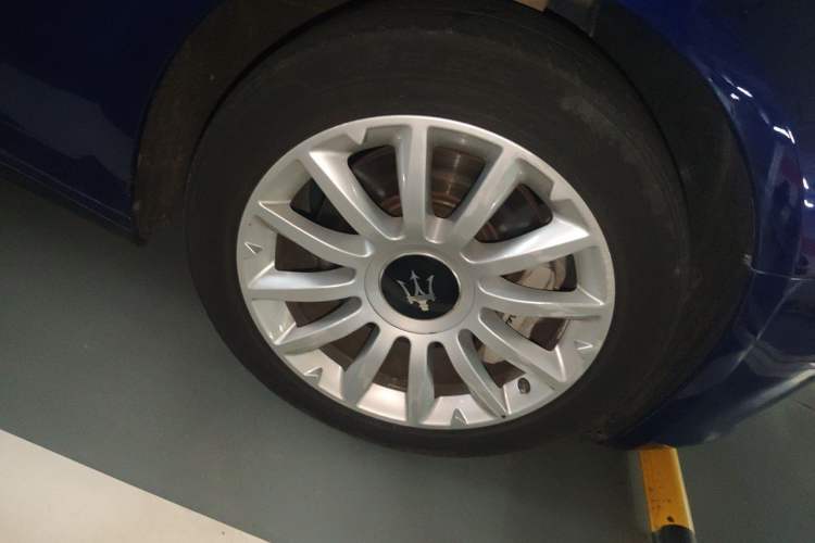 Used Maserati Ghibli 2017 3.0T Standard Edition Right Front Wheel Hub