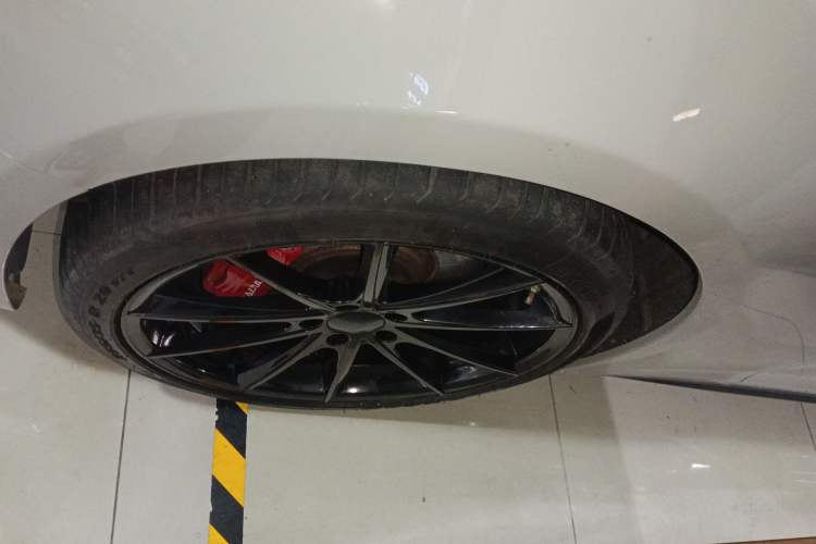 Used Maserati Ghibli 2017 3.0T Standard Edition Left Front Wheel Hub