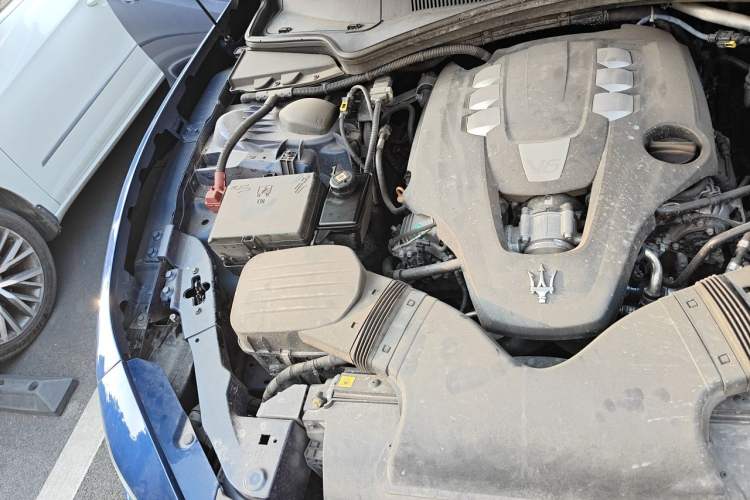 Used Maserati Ghibli 2017 3.0T Standard Edition Engine Bay Right