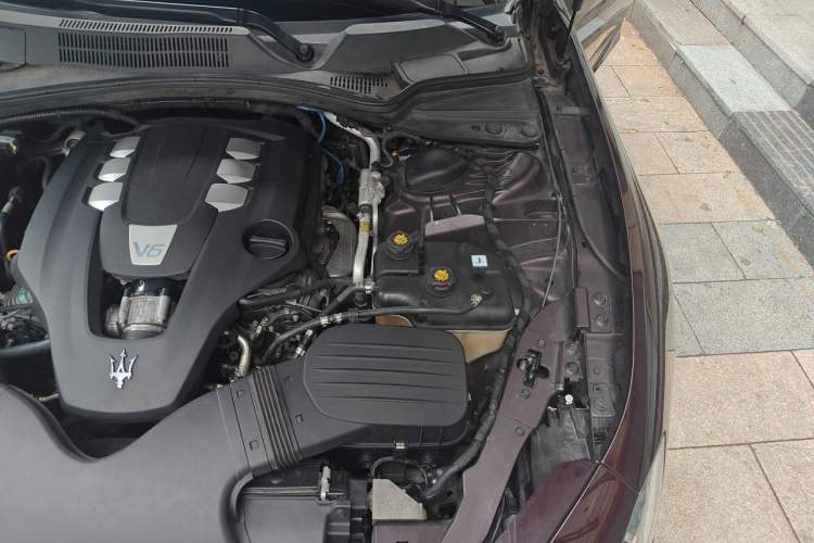 Used Maserati Ghibli 2017 3.0T Standard Edition Engine Bay Left