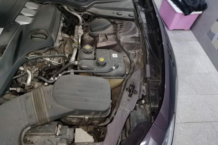 Used Maserati Ghibli 2017 3.0T Standard Edition Engine Bay Left