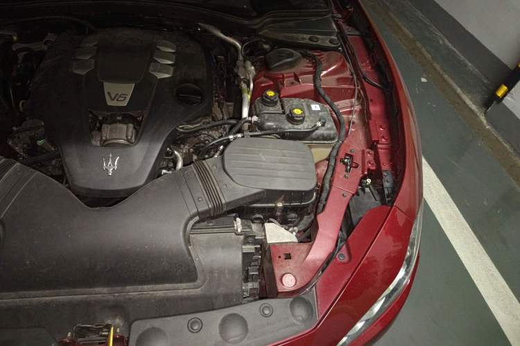 Used Maserati Ghibli 2017 3.0T Standard Edition Engine Bay Left
