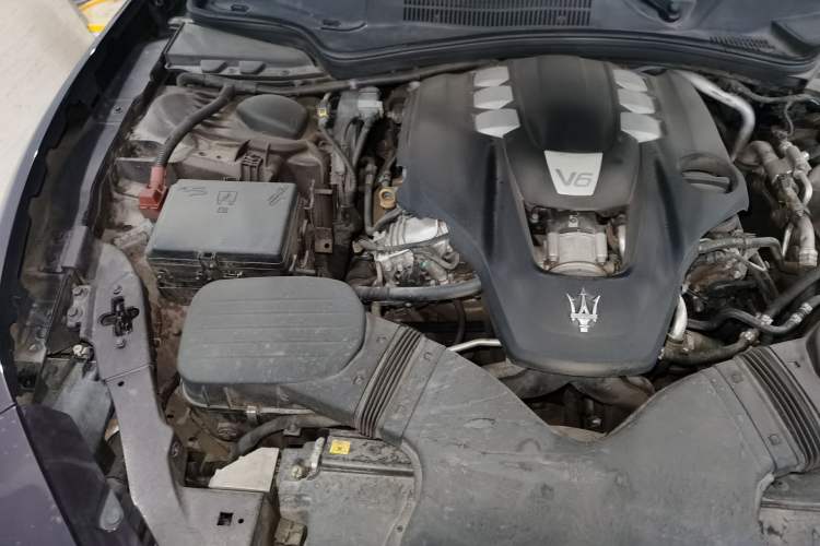 Used Maserati Ghibli 2017 3.0T Standard Edition Engine Bay Right