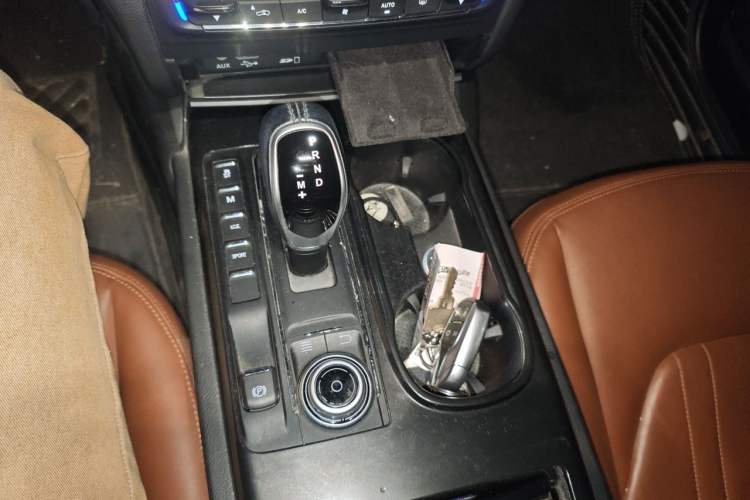 Used Maserati Ghibli 2017 3.0T Standard Edition Gear Lever