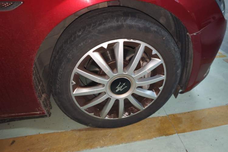 Used Maserati Ghibli 2017 3.0T Standard Edition Right Front Wheel Hub