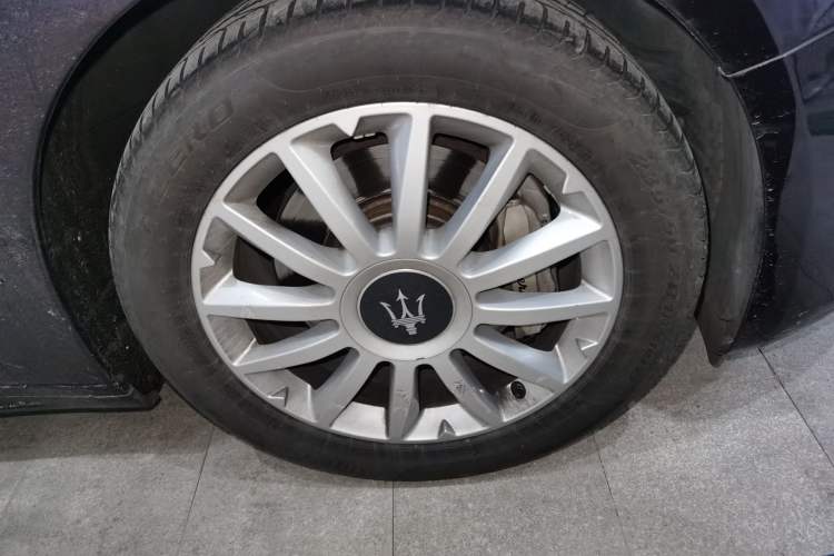 Used Maserati Ghibli 2017 3.0T Standard Edition Right Front Wheel Hub