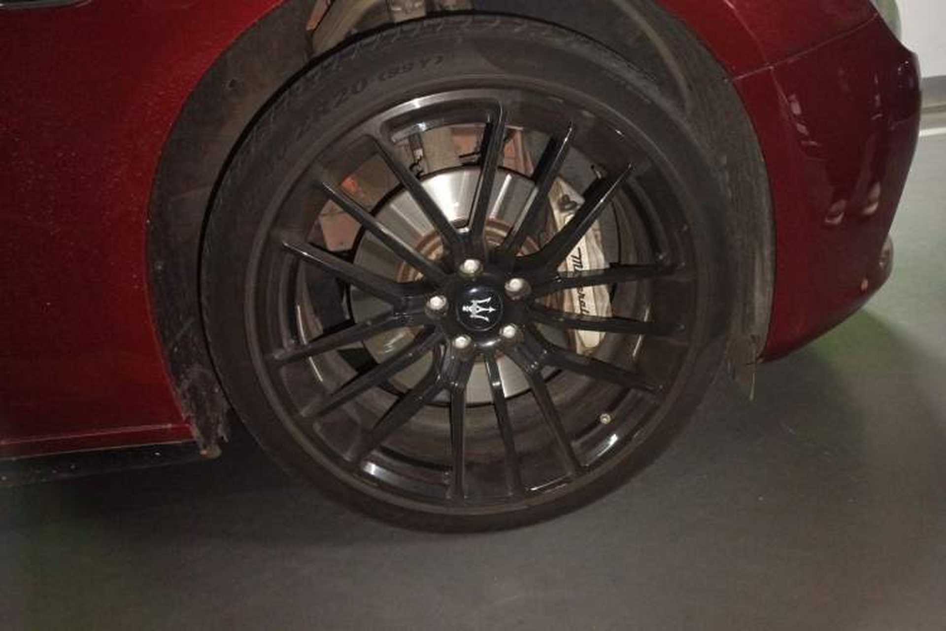 Used Maserati Ghibli 2017 3.0T Standard Edition Right Front Wheel Hub